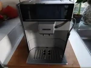 Water in the drip tray - not coffee