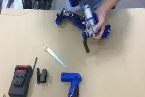 Disconnect the motor from the grinding head.