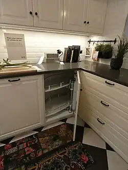 Corner cabinet pull-out