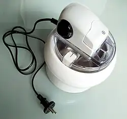 Electrically-powered machine chilled with a frozen canister