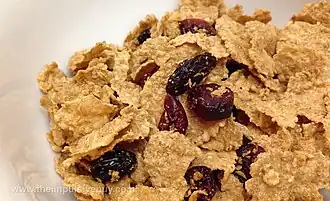 Raisin bran flaked cereal