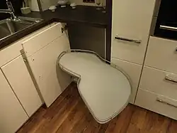 Corner cabinet pull-out, Le Mans style