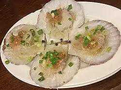 Steamed scallops with minced garlic and glass noodles