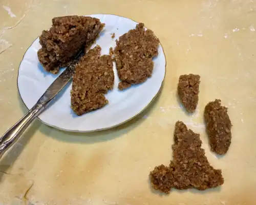 The filling is thick enough that it can be cut with a dinner knife.