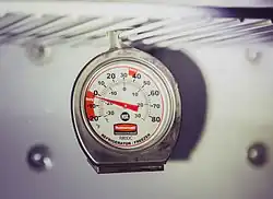 A refrigerator/freezer thermometer