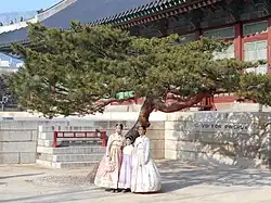 У королевского дворца (Южная Корея, 2018) Фото сделано в Экспедиции к островам Океании