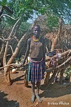 Девочка-карамоджонг (п. Котидо, Карамоджа)