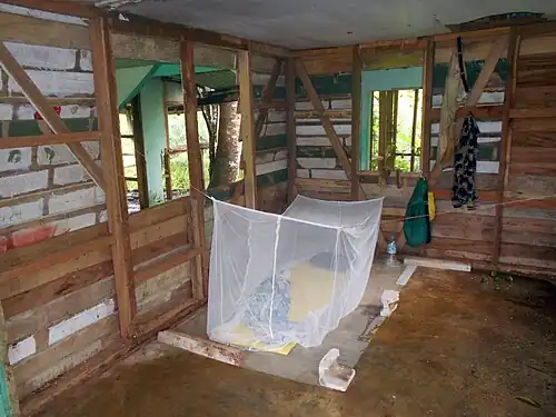 Чем ни отель? Брошенная сторожка в джунглях на о. Эуа (Тонга)