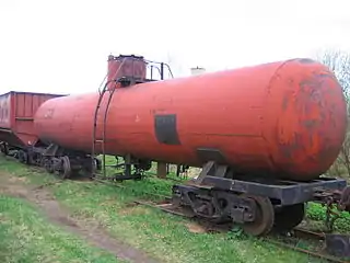 Tank car, 750&nbsp;mm (2&nbsp;ft&nbsp;5+1⁄2&nbsp;in) gauge