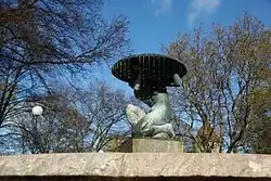 Фонтан «Женщина с блюдом»