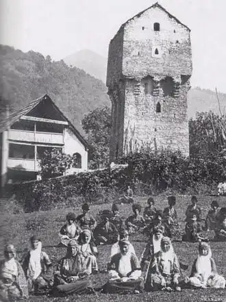 Чингизгала в конце XIX – начале XX века. На фотографии видны не сохранившиеся до наших дней четвёртый и пятый этажи этого памятника