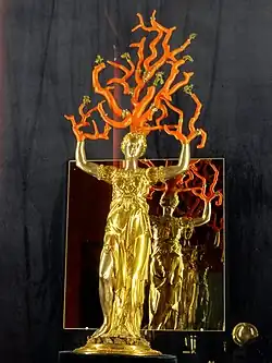 Дафна. Серебро, золочение, коралл. Ок. 1570. Экуан