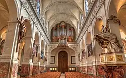 Интерьер. Контрфасад