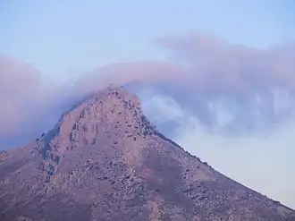 Вид на вершину Кофинас из деревни Капитаниана