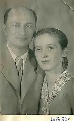 На свадебной фотографии