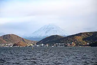 Авачинский залив и вид на Корякскую сопку
