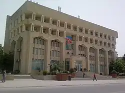 Административное здание в Низаминском районе Баку