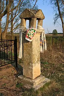 Каменная часовня – столобок в деревне Айталан. Дата сооружения неизвестна.