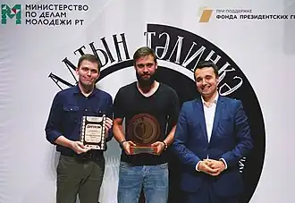 Битоков (в центре)