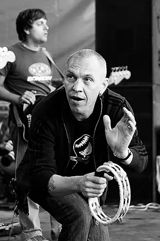 «Ва-Банкъ» на фестивале «Нашествие» в 2008-м году. Крупным планом — Александр Ф.Скляр