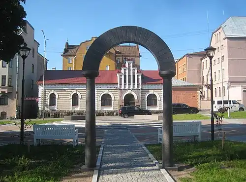 Арка в сквере Молодёжи