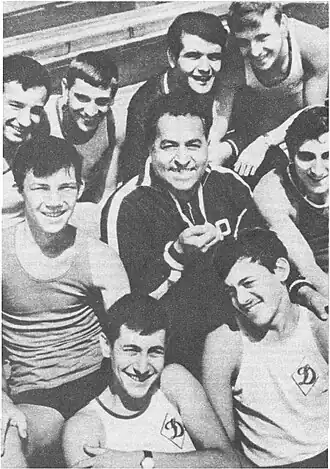 Афган Сафаров со своими воспитанниками из «Динамо»