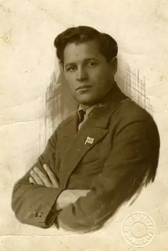 Надпись: «Пусть это мёртвое изображение напомнит образ мой живой. Афзал. 20.6.26 г., г. Симферополь»