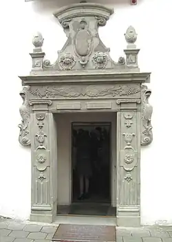 Портал бокового входа