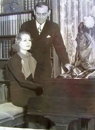 Бенджамин Глэйзер и Шэрон Линн[англ.]