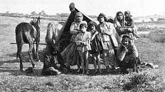 «Бессарабские цыгане». Гравюра на основе фотографии, 1895. Кишинёвцы в период ухода из прежнего ареала кочевья в Россию