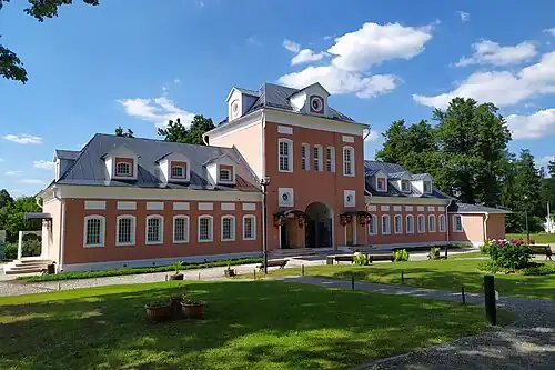 Конный двор — главный корпус