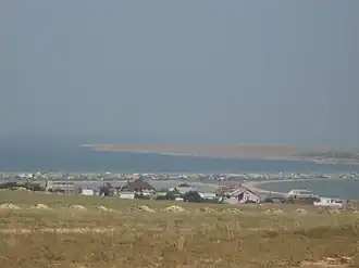 бухта — на заднем плане;на переднем плане озёра Большой Кипчак и Лиман