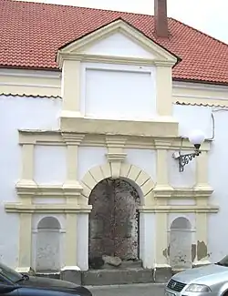 Брама (на рисунке №3) со стороны ул. Молодёжная. Вход в монастырь.