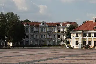 Кривая официна со стороны площади Ленина.