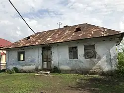 Старая мельница в бывшем жилом доме