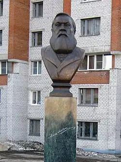 Бюст И. Я. Яковлева на проспекте Ивана Яковлева в Чебоксарах