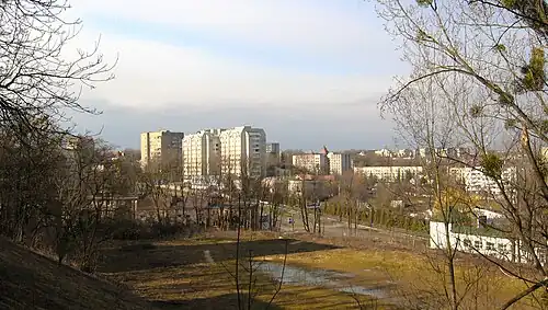 Вид на начало улицы Княгини Ольги из Студенческого парка (Вулецких холмов)