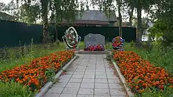 Памятник погибшим воинам 3-й танковой дивизии в начале улицы