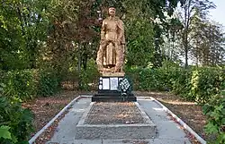 Братская могила советских воинов