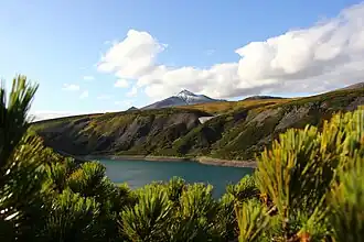 Верхушка Калгнитунупа с берега озера Гаканаллин
