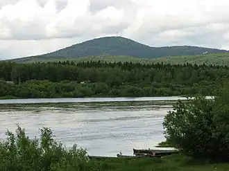 Вид на г. Полюдов камень из Красновишерска