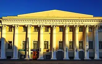 Вид с главного входа.jpg