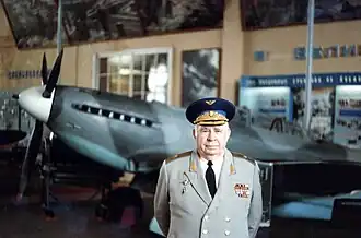 Виктор Ильич Платов в музее ВВС в Монино