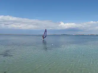 Виндсёрфер на озере Донузлаве