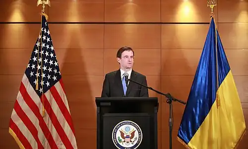 Выступление Дэвида Хэйла после встречи с основными кандидатами на пост президента Украины в Киеве 7 марта 2019 года:«… США поддерживают народ Украины и демократический процесс, а не какого-то конкретного кандидата. Это будет ключевым тестом развития украинской демократии, и мы ожидаем свободных и честных выборов. И когда выборы пройдут, США продолжат работу над стратегическими отношениями с Украиной и её народом»