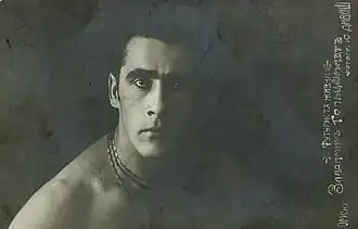 Владимир Гольцшмидт на своей лекции «Как нужно жить» в Политехническом музее 27 октября 1917 года. Фотография Ю. Дивиша