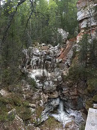 Вид на водопад летом 2018 года.