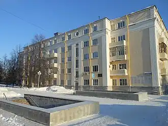 Первый корпус на углу улиц Ленина и Заки Валиди