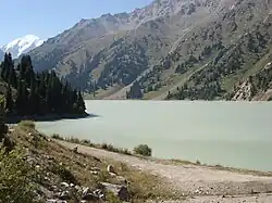 Восточный берег озера