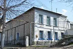 Старый беленький домик. Такие дома описаны в произведениях Александра Грина